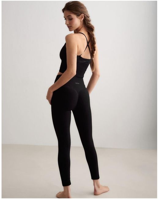 Tall di Aim'n in Black