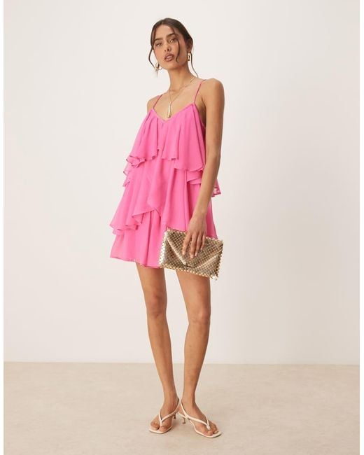 Vestido Corto Rosa Escalonado De Tirantes Con Diseño De Capas De ASOS de color Pink