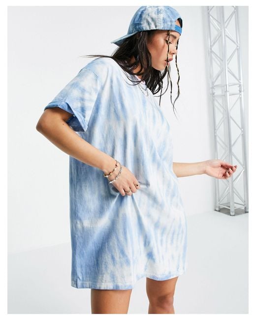 Bershka – oversize-t-shirt-kleid mit batikmuster in Blau | Lyst DE