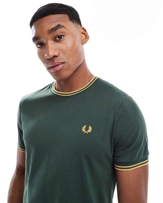 Fred Perry – dunkeles t-shirt mit zwei zierstreifen in Green für Herren