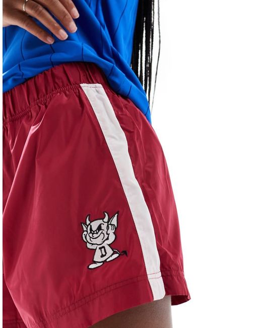 Deus Ex Machina X Asos Exclusive in het Red
