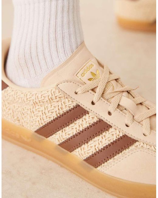 Zapatillas De Deporte Y Marrones Con Diseño Entretejido Gazelle Indoor De -Blanco Adidas Originals de color Brown