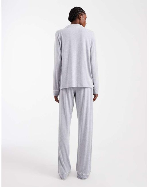 Pijama De Camisa De Manga Larga Y Pantalones Con Ribetes En Contraste De Tejido Supersuave De Asos Design Tall ASOS de color Blue