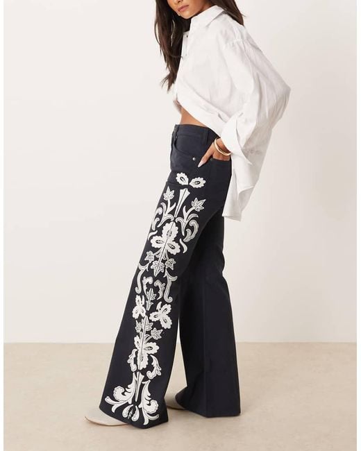 Wrangler Flared Jeans in het White