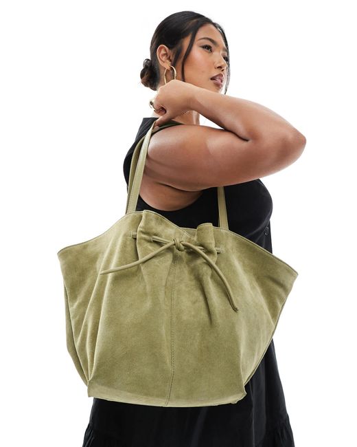 ASOS Green – ausgestellte tragetasche aus wildleder mit gurt-detail