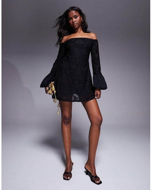 Vestido Corto Con Escote Bardot Y Puños Abullonados En Contraste De Devoré De ASOS de color Black
