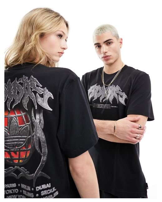 Camiseta negra unisex con estampado gráfico gótico Adidas Originals de color Black