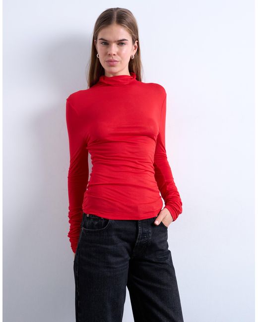 TOPSHOP Red – langärmliges, hochgeschlossenes oberteil aus viskose