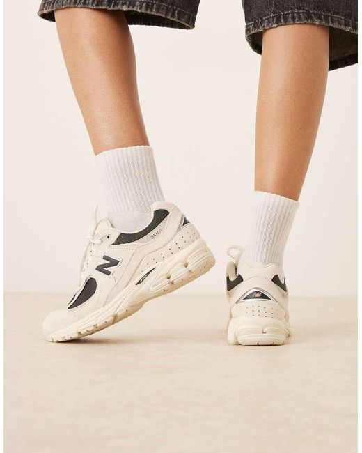 New Balance Natural 2002 Trainers