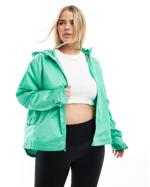 Chaqueta menta essential Nike de color Green