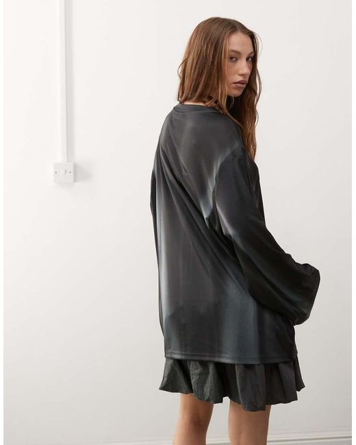 Disa di Weekday in Black