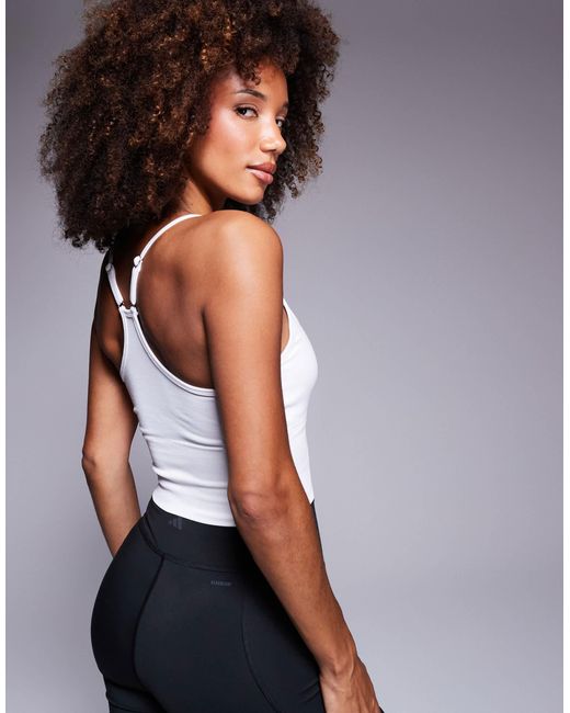 4505 White Seamless Spaghetti Strap Yoga Cami
