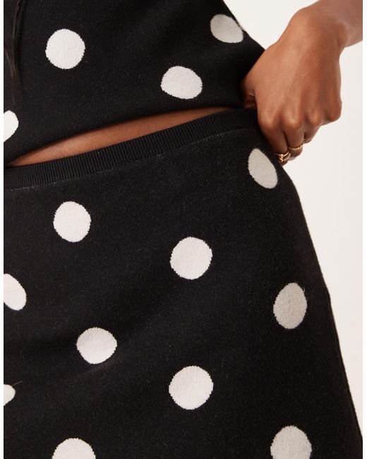 Mini-jupe d'ensemble à pois en maille douce ASOS en coloris Black
