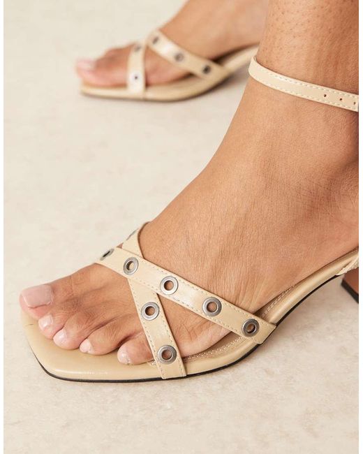 Mules De Tacón Medio Con Detalle De Ojales Hyatt De -Neutro ASOS de color Natural