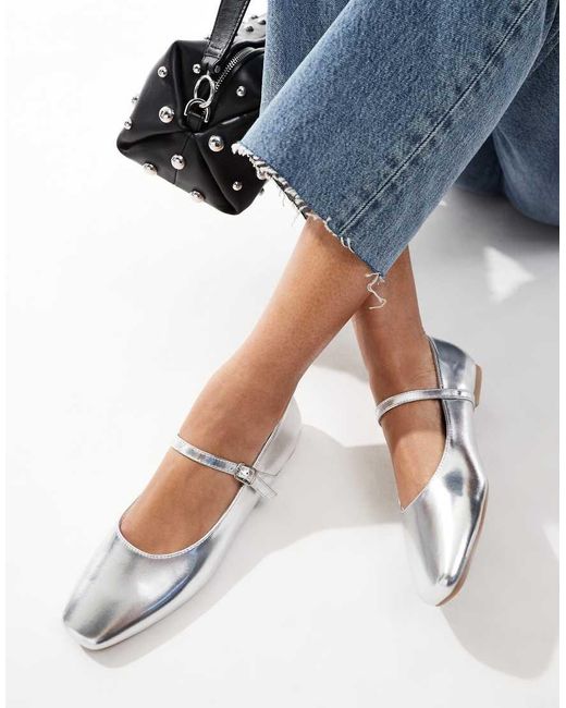 Ballerine Argento Con Cinturino E Fibbia di SEQWL in Blue