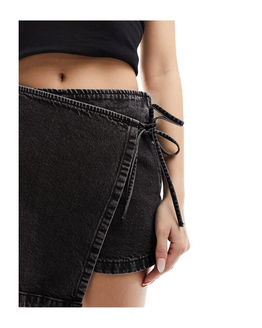 Jupe-short en jean - délavé ASOS en coloris Black