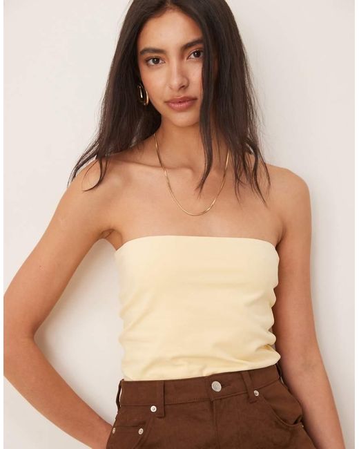 Top A Fascia Taglio Lungo di ASOS in Natural
