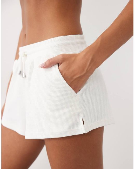 4505 White Lightweight Cotton Waffle Shorts With Drawstring Waist
