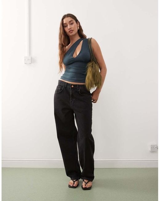 Weekday Top Met Blote Schouder En Uitgesneden Detail in het Blue