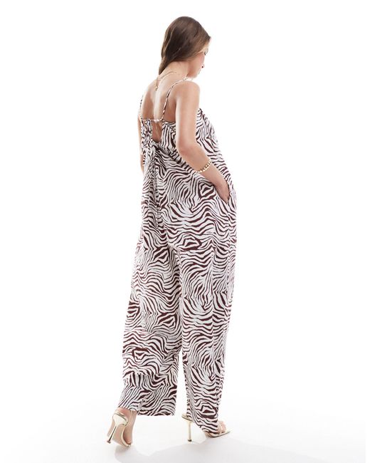 ASOS Multicolor – plissee-jumpsuit mit zebramuster, weitem bein und eckigem ausschnitt