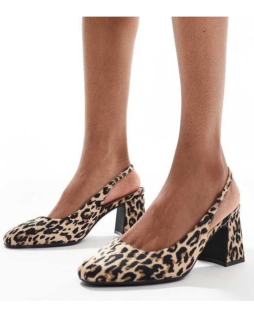 Zapatos Destalonados De Tacón En Bloque Con Estampado De Leopardo De Satén De -Neutro New Look de color Brown