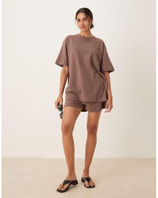 T-Shirt Oversize di ASOS in Brown
