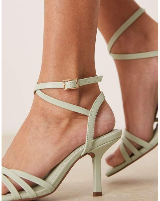 Honey di Asos Design Wide Fit in Natural