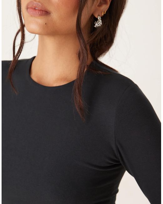 Abercrombie & Fitch Black – langärmliges, knapp geschnittenes t-shirt