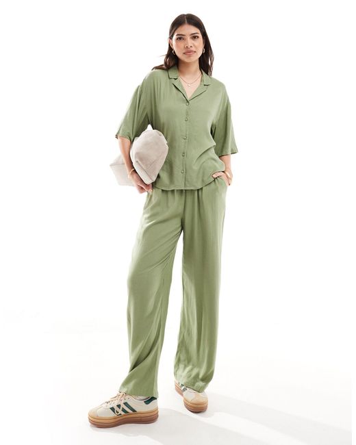Pantalon d'ensemble ample en aspect lin avec lien noué à la taille Vila en coloris Green