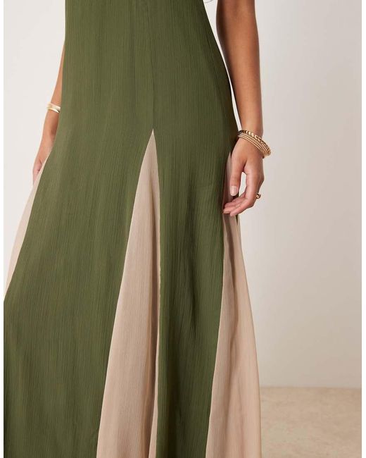 Vestido Largo Oscuro Con Cuello Alto Y Falda De Godets En Contraste De Chifón De Asos Design Tall ASOS de color Green