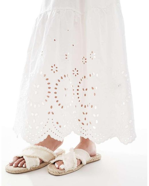 Vestito Midi A Coste Ricamato Con Scollo A Vogatore di New Look in White
