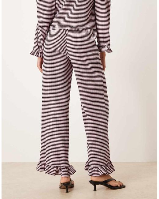 Pantalones De Pernera Ancha A Cuadros Negros Y Rosas Con Volante En Los Bajos De (Parte De Un Conjunto) ASOS de color Pink