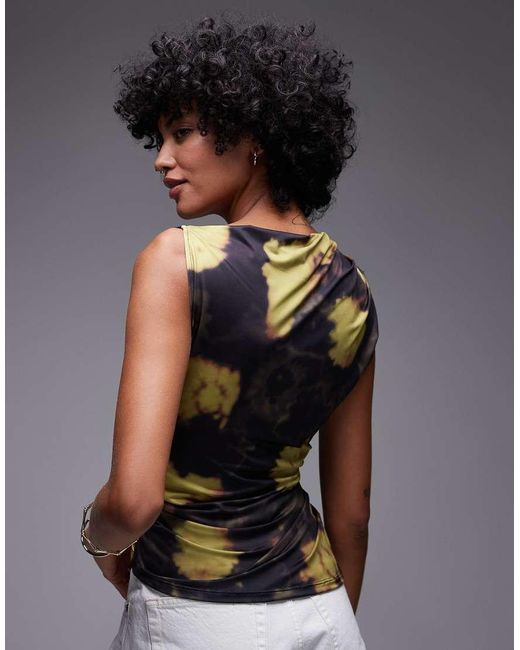 Top Senza Maniche Con Stampa A Fiori Sfocati Arricciato Sul Lato di TOPSHOP in Black