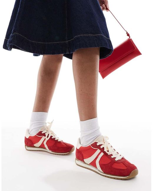 Sneakers di Stradivarius in Red