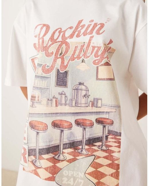 T-Shirt Oversize Color Crema Con Grafica American Diner di ASOS in Pink