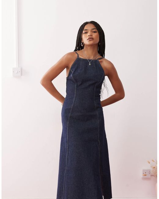 Robe mi-longue en jean style années 90 à dos ouvert - délavé Collusion en coloris Pink