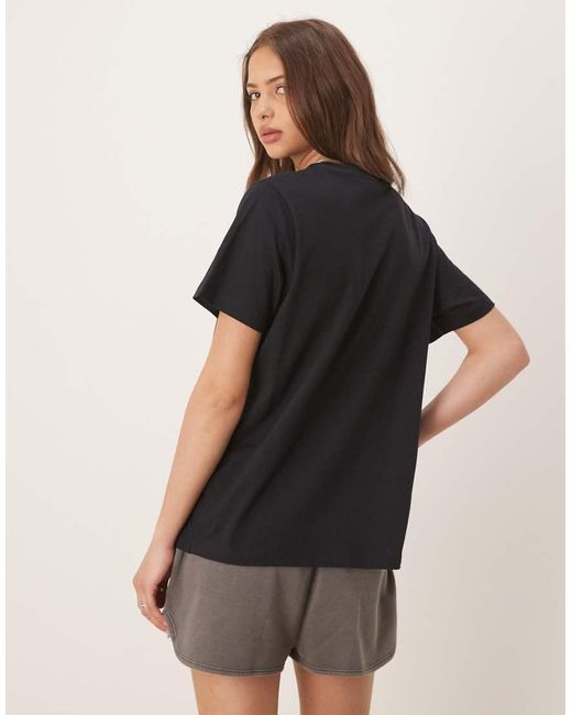 Camiseta Con Cuello Redondo En Ultimate De ASOS de color Black