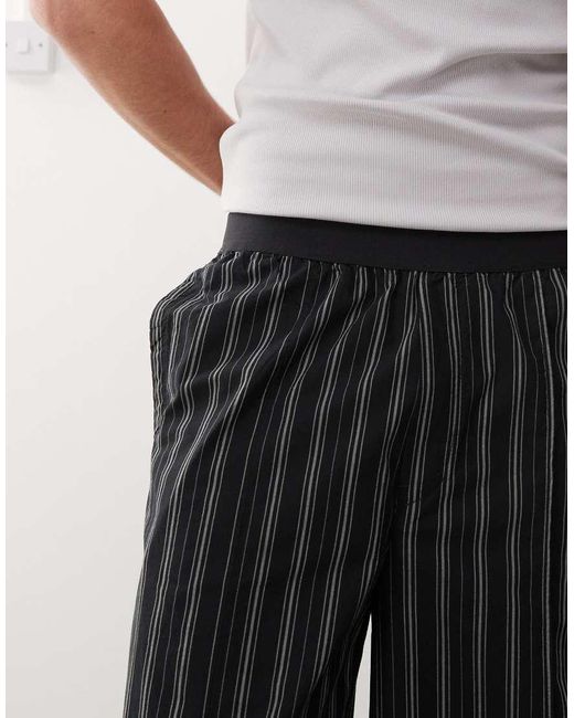 Pantalones Negros A Rayas Beis De Corte Suelto De Weekday de hombre de color White