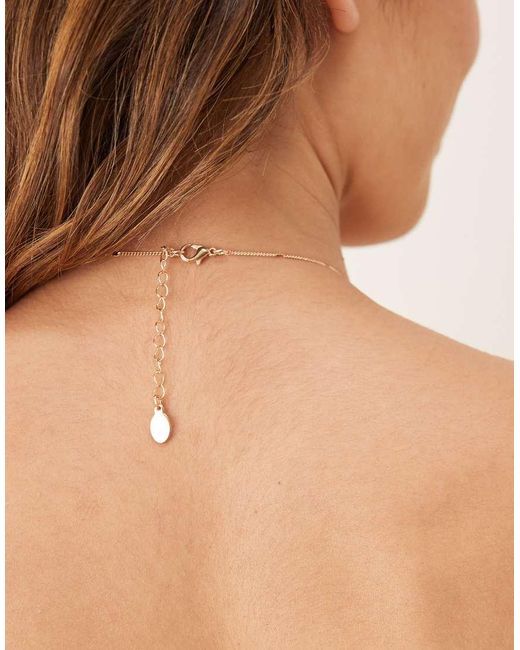 Collana Dorata Con Ciondoli A Forma Di Pesciolino di Accessorize in Brown
