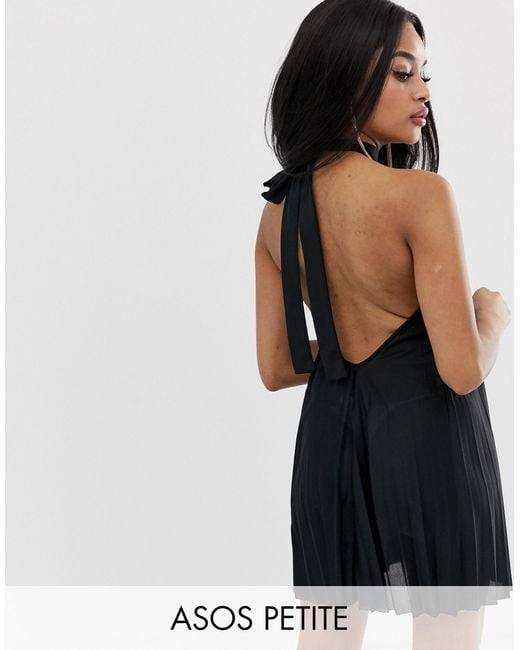 ASOS ASOS DESIGN Petite – Rückenfreies, plissiertes Neckholder-Kleid in  Schwarz | Lyst DE