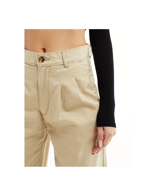 Pantaloni a fondo ampio color cuoio con pieghe di Levi's in White