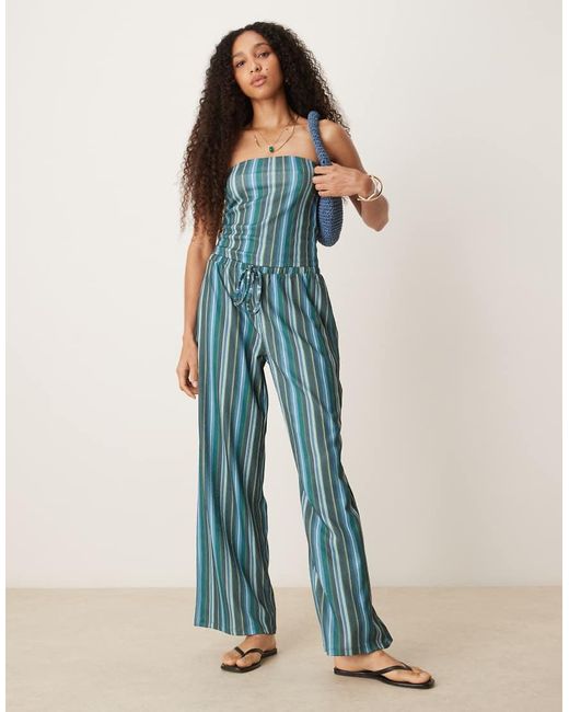 Top A Fascia Blu E A Righe Testurizzato di ASOS in Blue