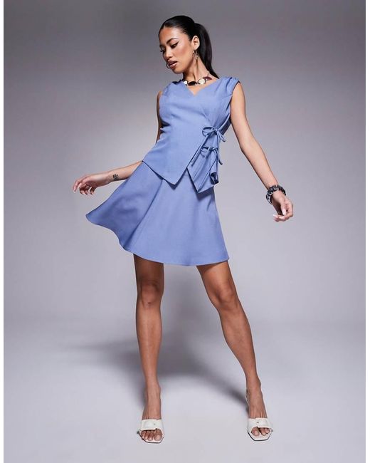 Top De Sastre Azul Estilo Chaleco Con Lazada Lateral Exclusivo De (Parte De Un Conjunto) Kaiia de color Blue