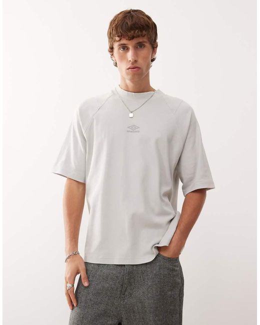 Umbro Recht Hoogsluitend T-Shirt in het White voor heren