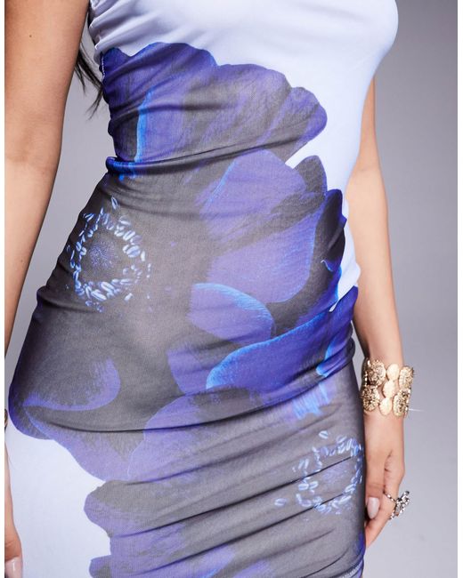 Exclusivité - - robe bandeau courte moulante en tulle double épaisseur à imprimé fleuri Kaiia en coloris Purple