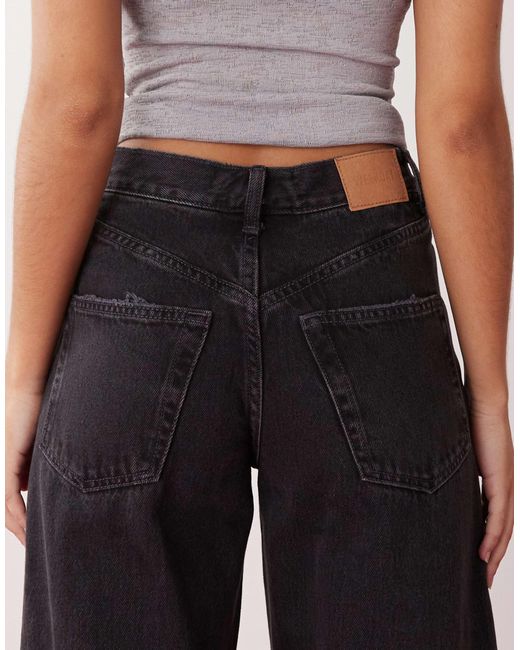 Oblique - jean bouffant à taille basse avec coupe en v et détails effet usé - délavé Weekday en coloris Pink