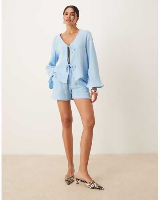 Camisa Azul Empolvado Con Lazada Delantera De Bambula De (Parte De Un Conjunto) Jdy de color Blue