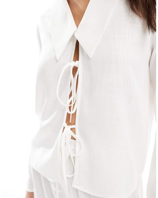 ASOS Top Met Lange Mouwen En Gestrikte Voorkant in het White