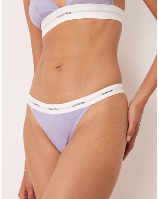 Calvin Klein Geribbelde String Van Modal in het Purple