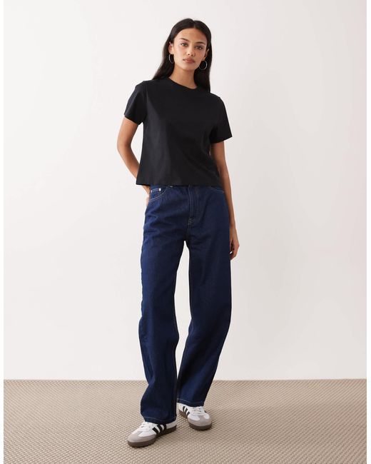 Abercrombie & Fitch Black – leicht körpernah geschnittenes t-shirt